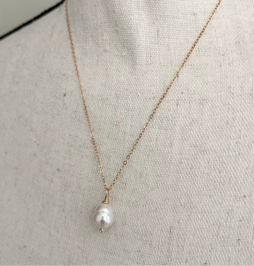 Freshwater Pearl Pendant Necklace