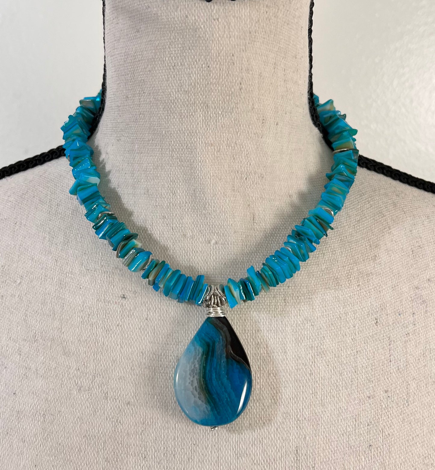 Agate Teardrop Pendant Statement Necklace