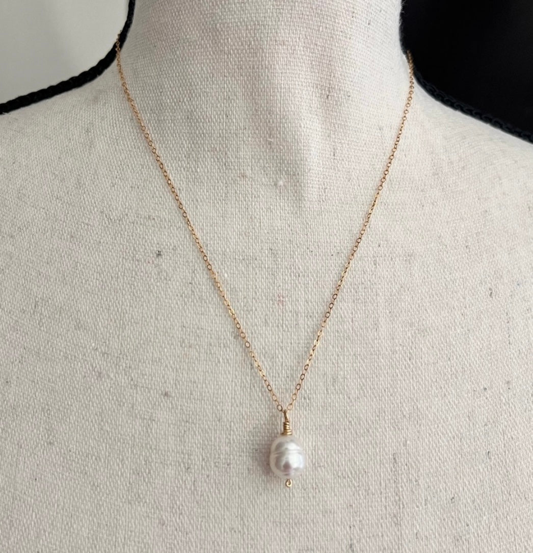 Freshwater Pearl Pendant Necklace